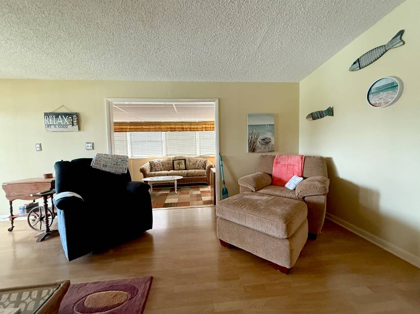 8111 Buena Vista Drive a Ellenton, FL Mobile or Manufactured Home for Sale